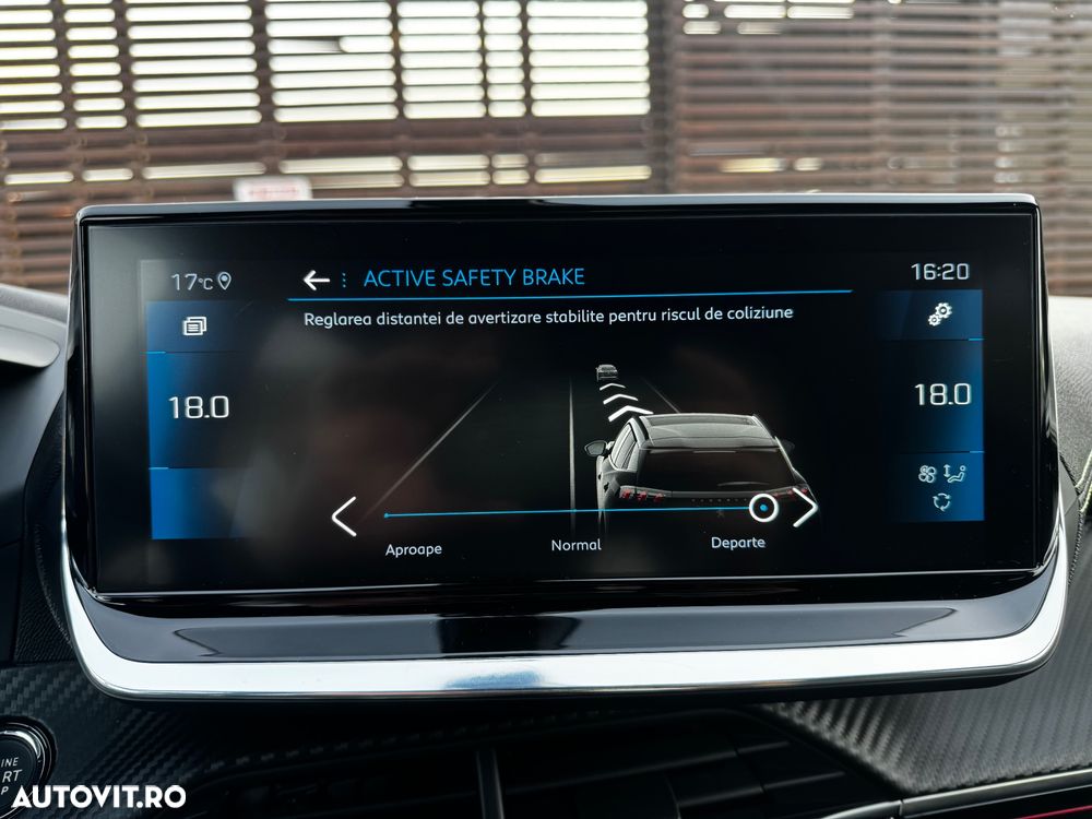 Peugeot 2008 PureTech 130 EAT8 GT - 32