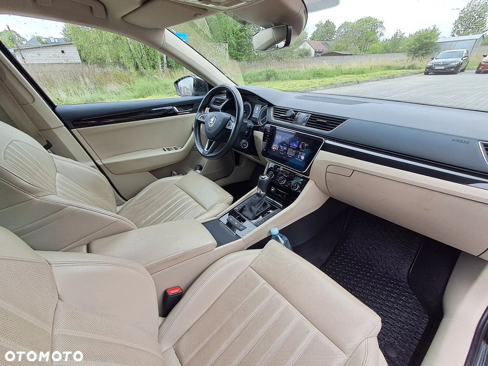 Skoda Superb 2.0 TDI 4x4 L&K DSG - 17