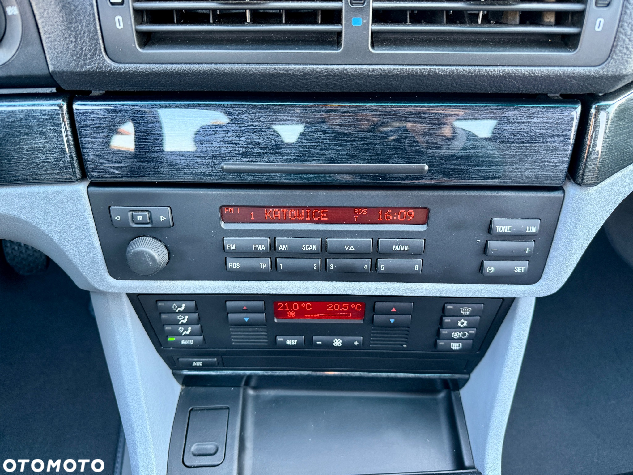 BMW Seria 5 523i - 32
