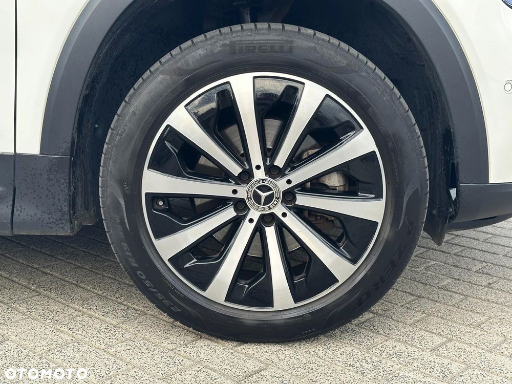 Mercedes-Benz GLB - 16