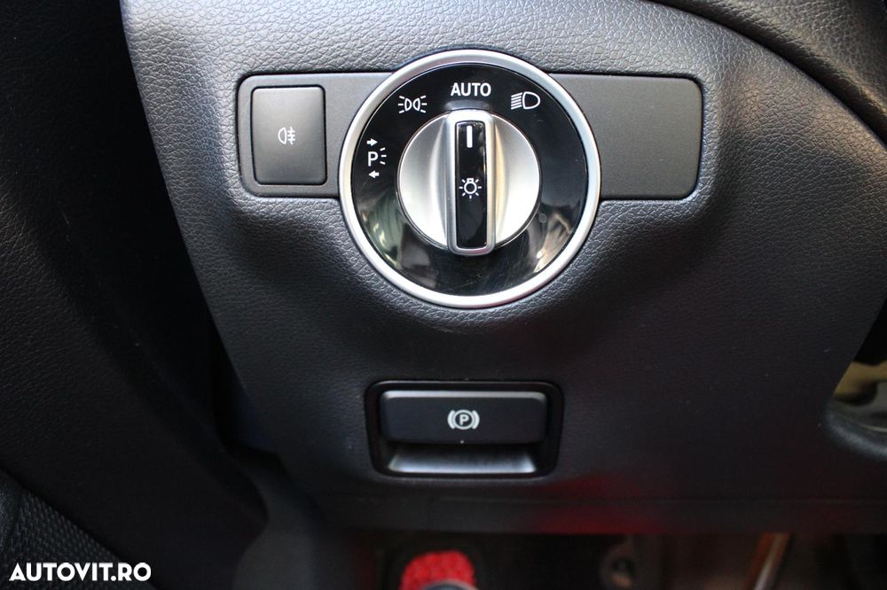 Mercedes-Benz GLA 220 CDI 4MATIC 7G-DCT - 17