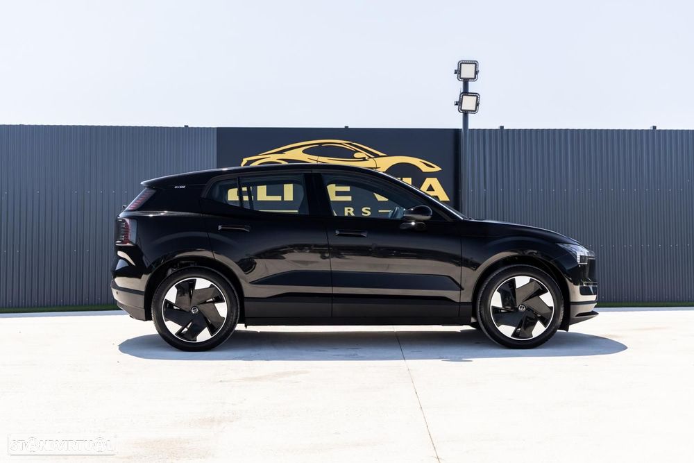 Volvo EX30 69 kWh Single Motor Extended Range Black Edition - 17