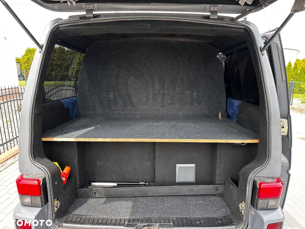 Volkswagen Multivan - 32