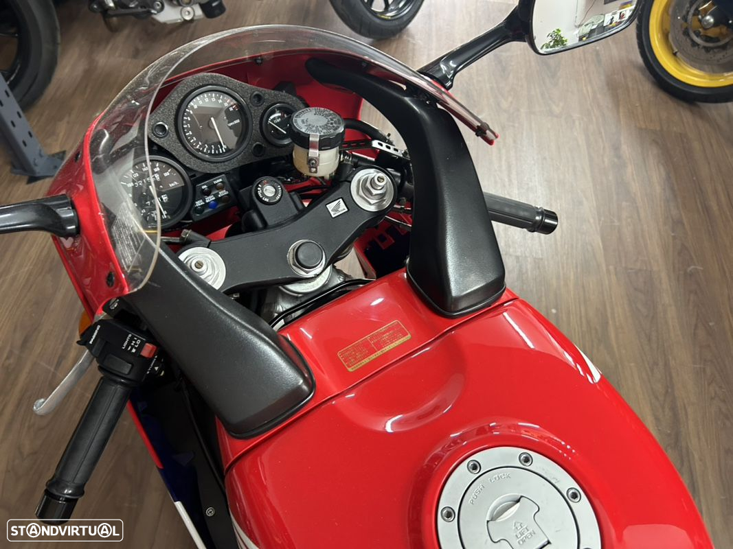 Honda RVF 400 - 6
