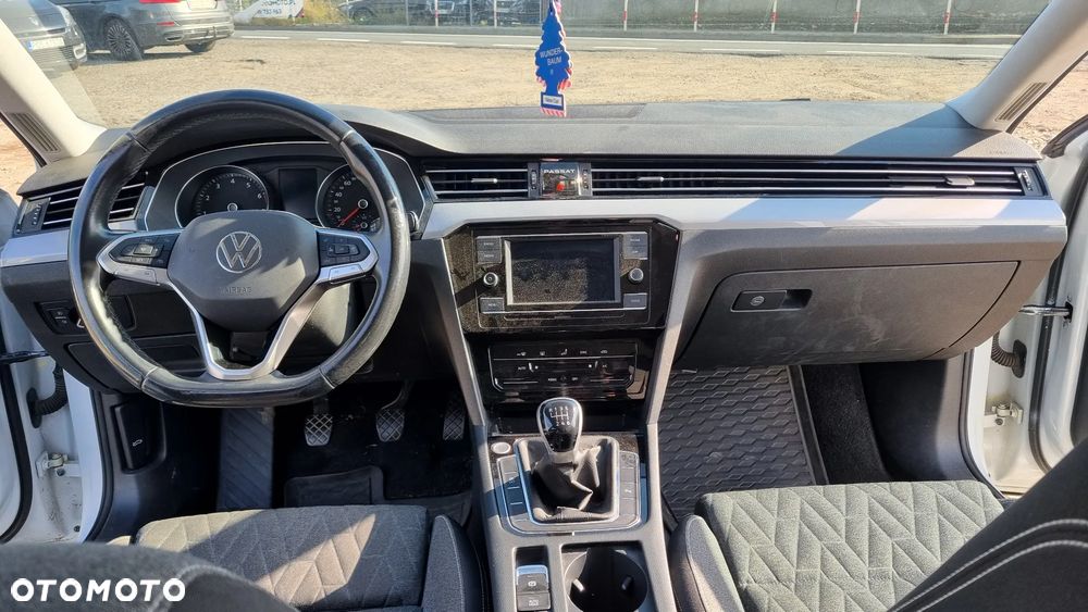 Volkswagen Passat - 25
