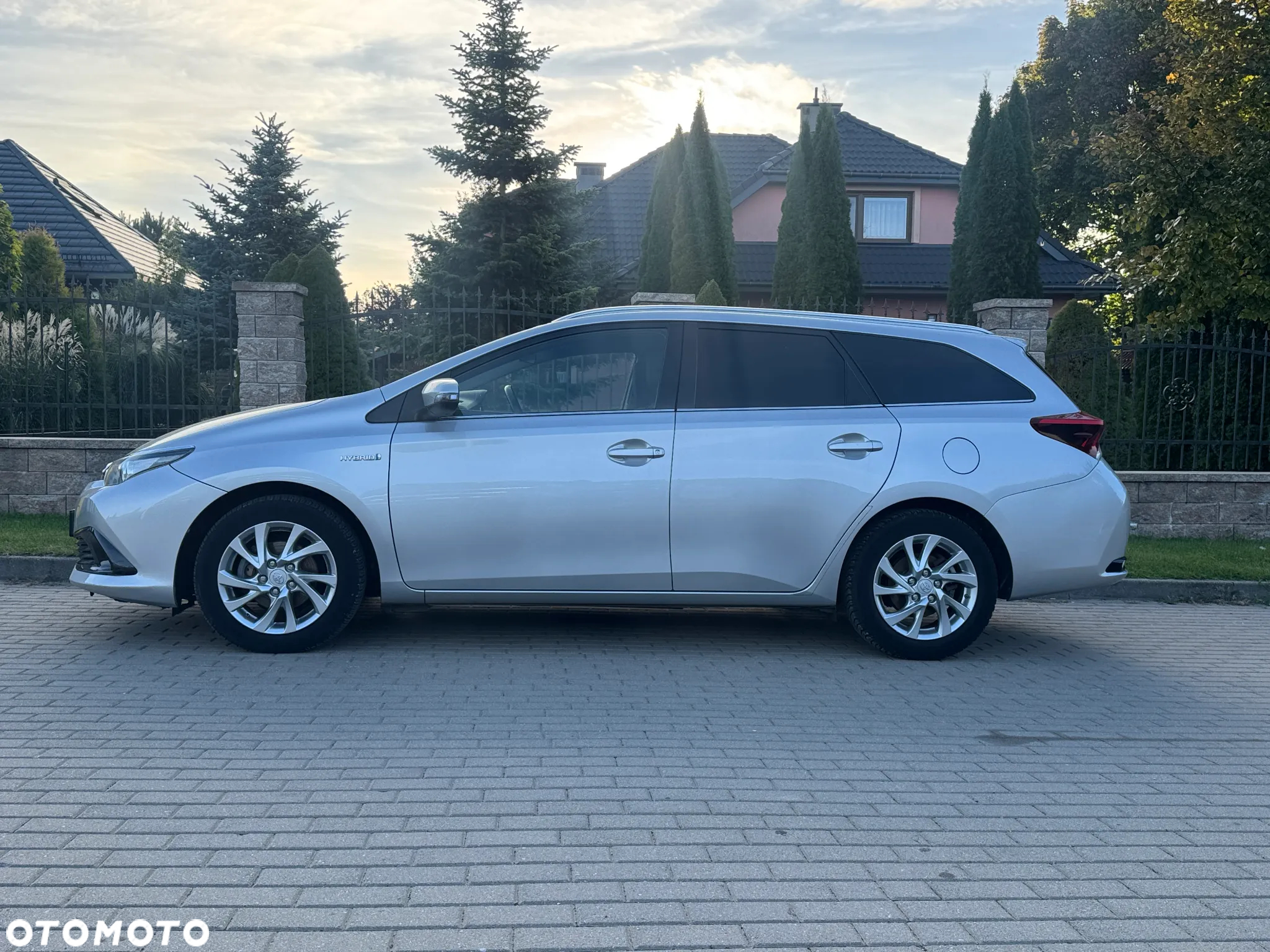 Toyota Auris 1.8 VVT-i Hybrid Automatik Comfort - 2