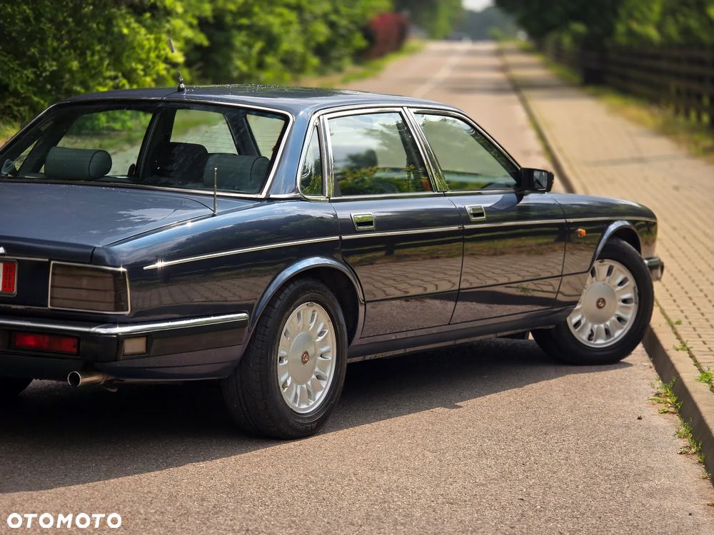 Jaguar Daimler 4.0i - 40