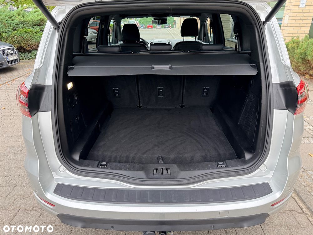 Ford S-Max - 11