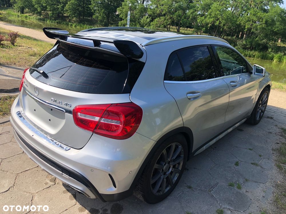 Mercedes-Benz GLA 45 AMG 4Matic 7G-DCT - 9