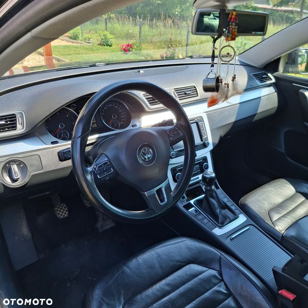 Volkswagen Passat 2011 photo 3