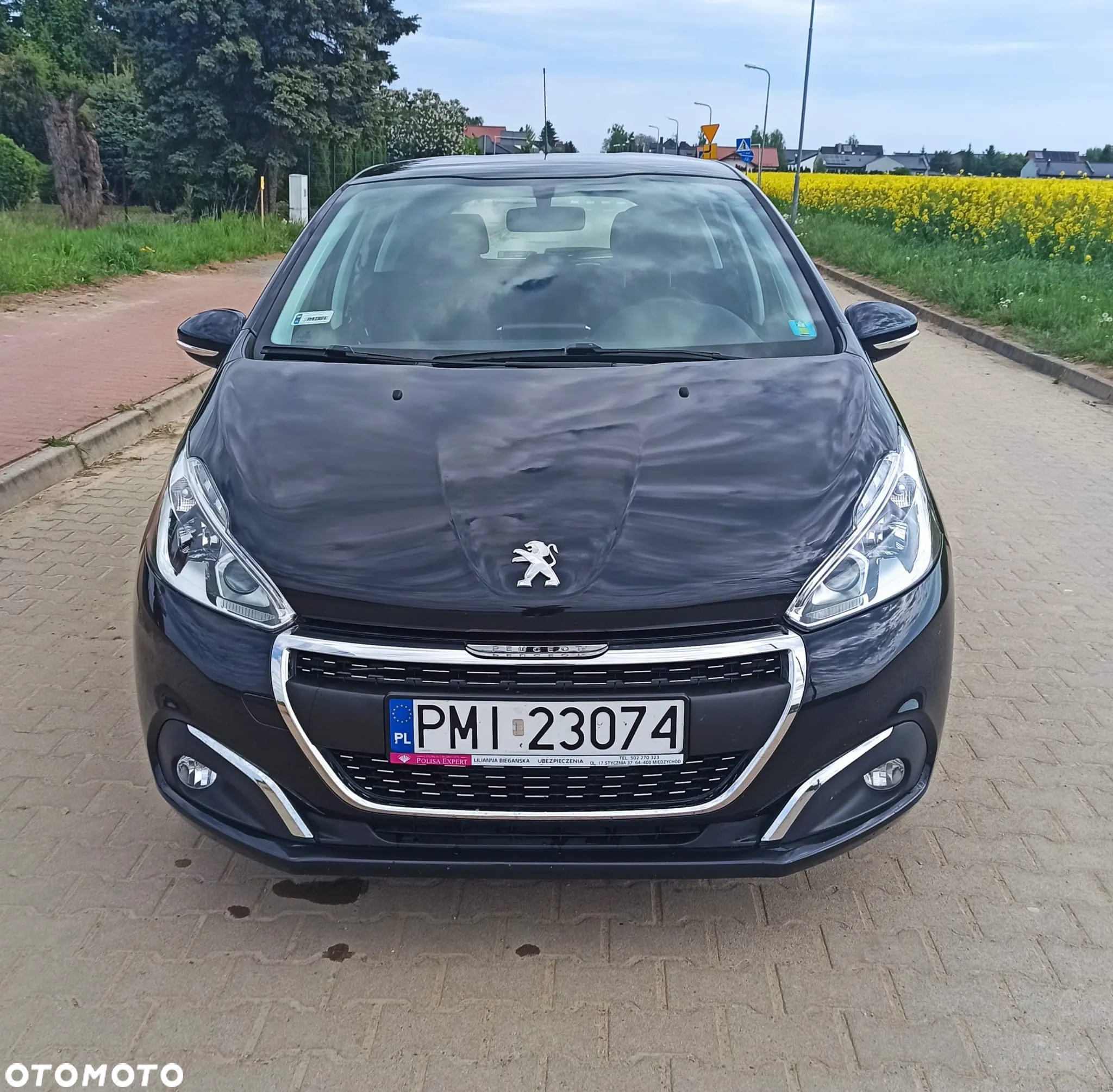 Peugeot 208 - 8