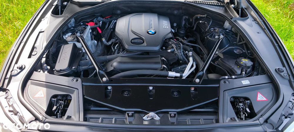 BMW Seria 5 520d xDrive - 10