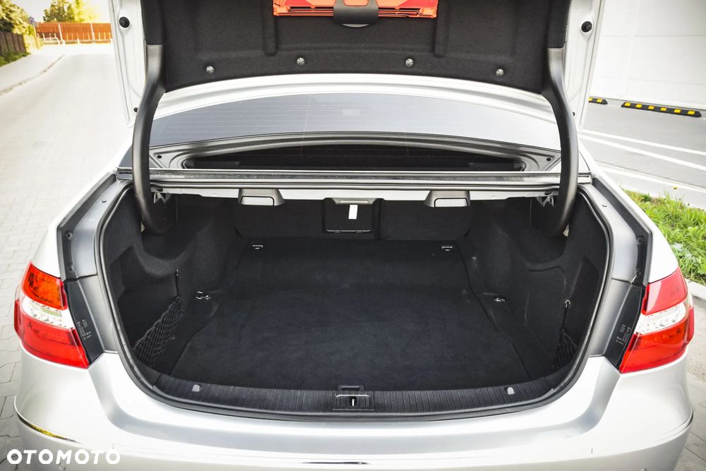 Mercedes-Benz Klasa E 200 CGI BlueEFFICIENCY 7G-TRONIC Avantgarde - 22