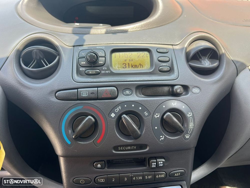 Toyota Yaris 1.0 Base C/Radio - 7