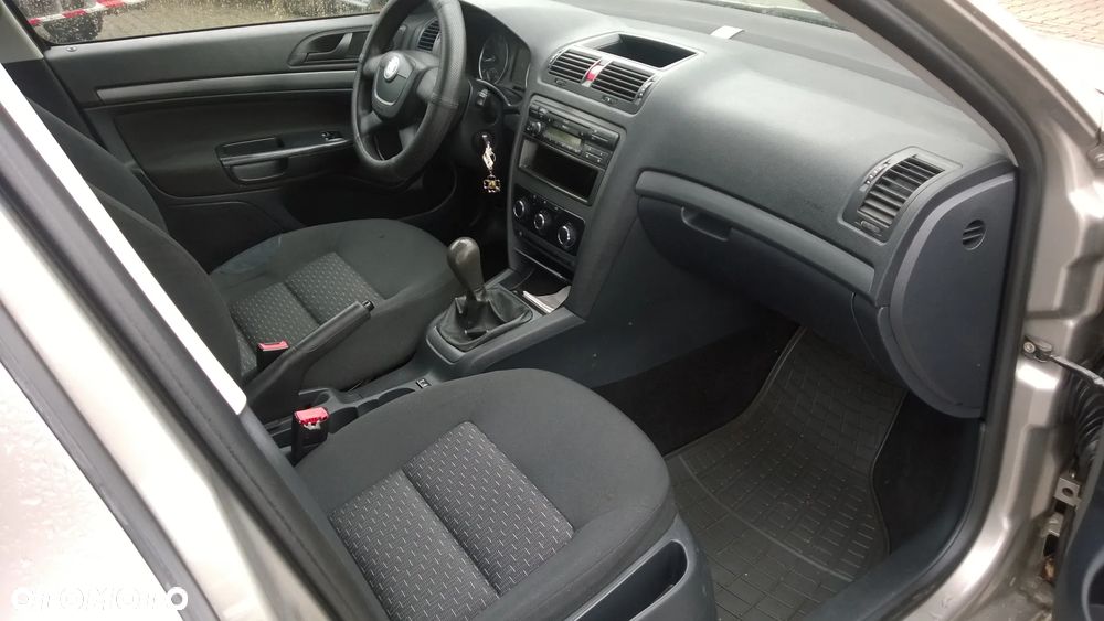 Skoda Octavia 1.6 Ambition - 10