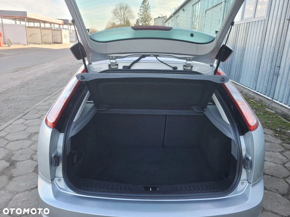 Ford Focus 1.6 Ghia - 20