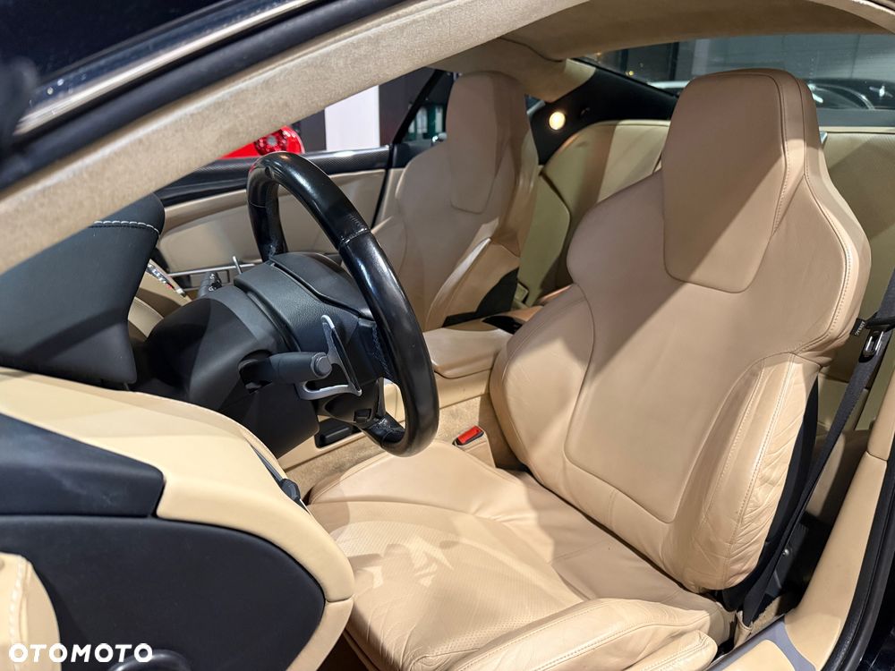 Aston Martin DB9 Standard - 25