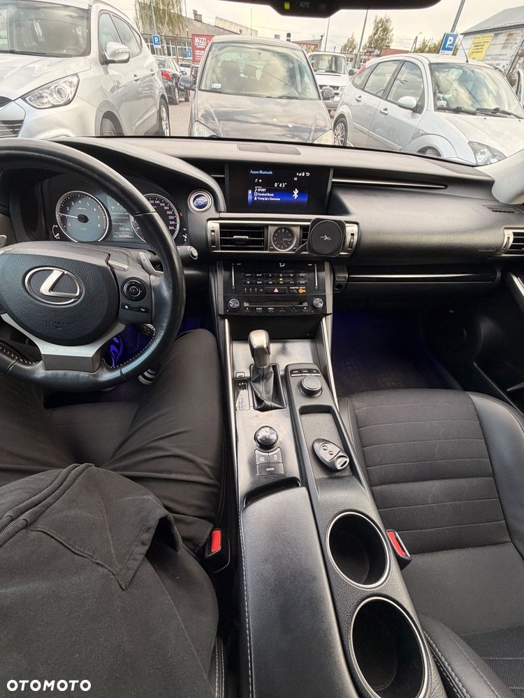 Lexus IS - 9