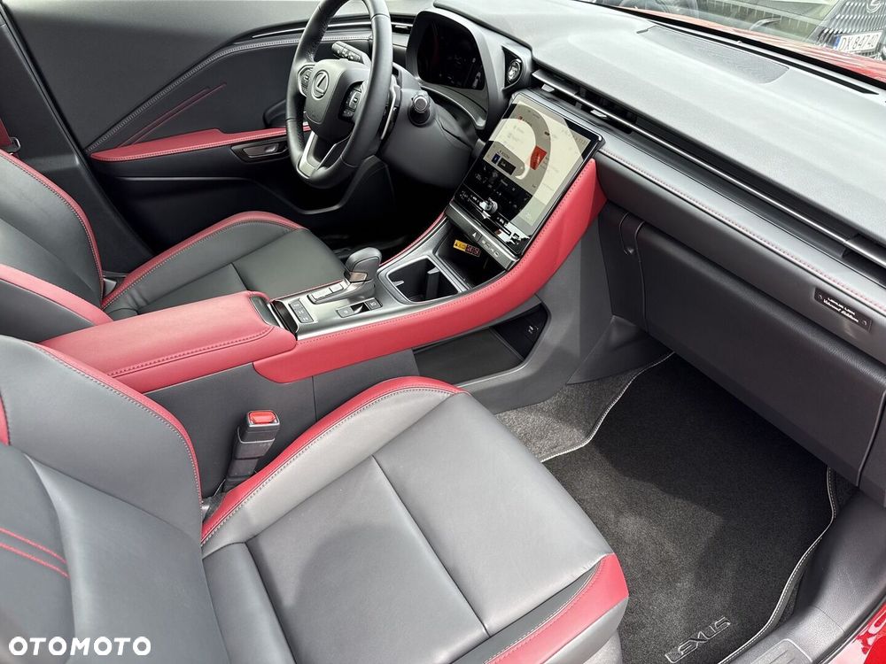 Lexus LBX - 10