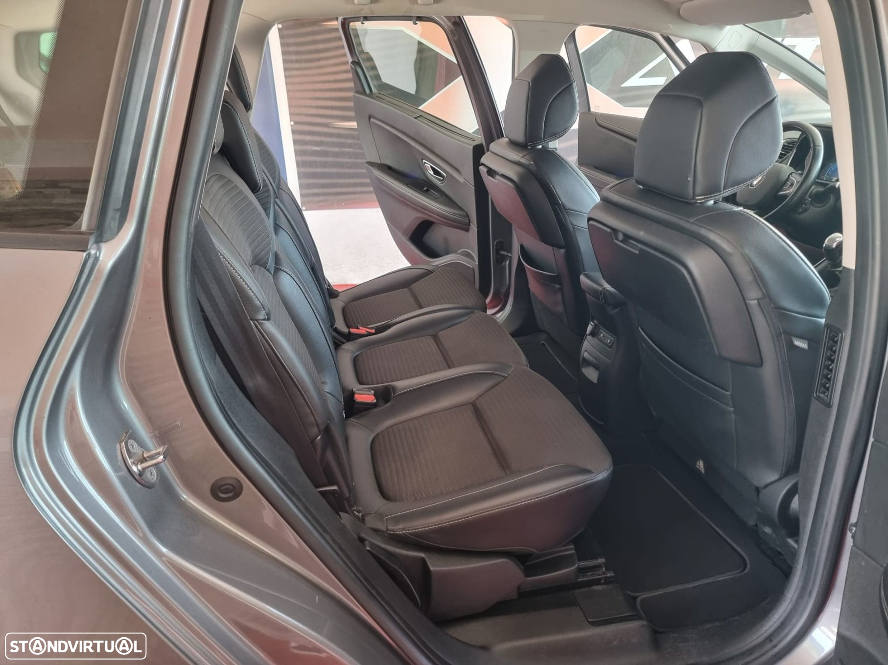 Renault Grand Scénic 1.6 dCi Intens SS - 17