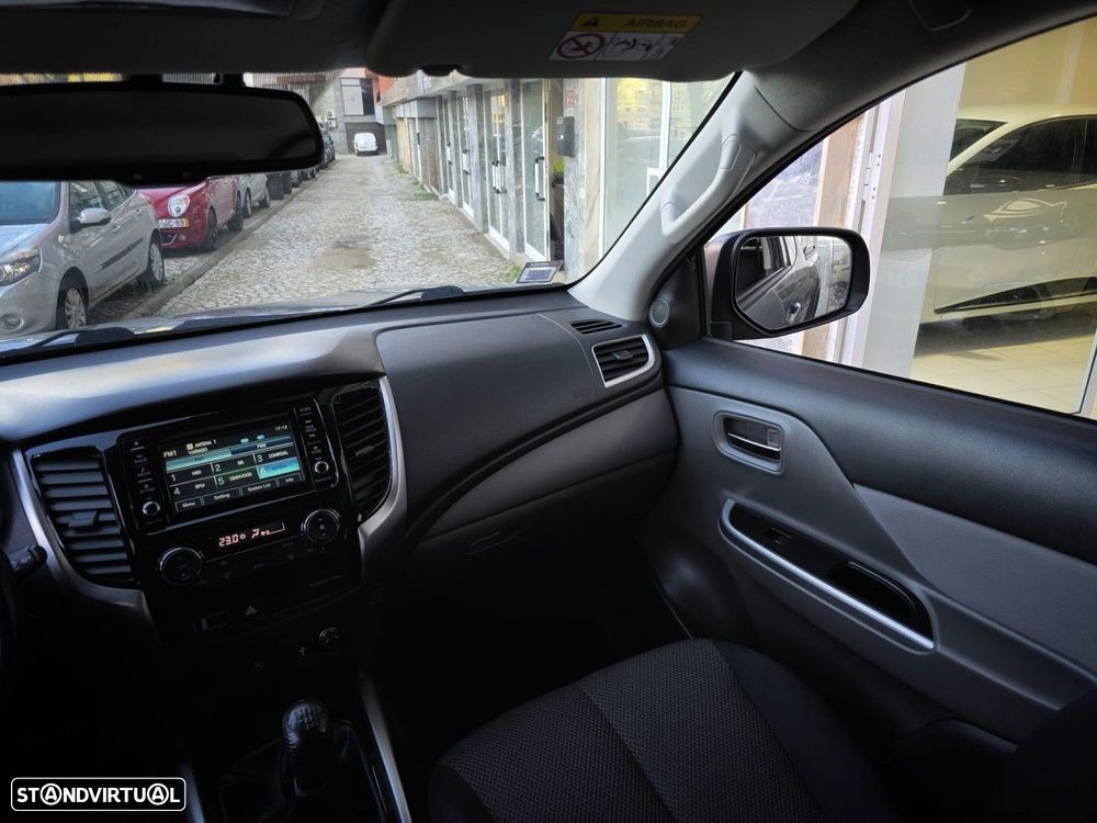 Mitsubishi L200 2.4 DI-D CD Instyle Strakar 4WD - 27