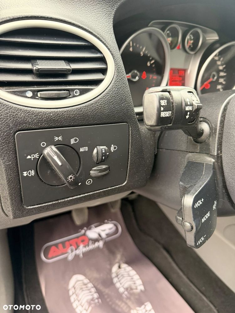 Ford Focus 1.6 16V Style+ - 28