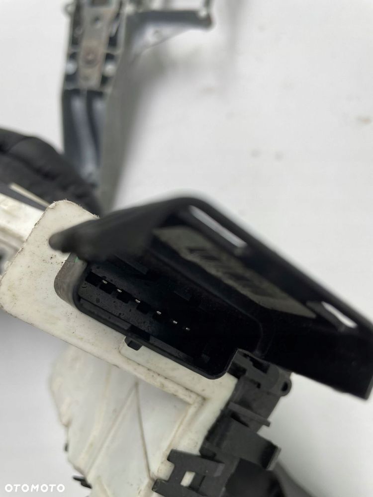 zamek drzwi przesuwnych prawych partner iii berlingo psa 828423 - 4