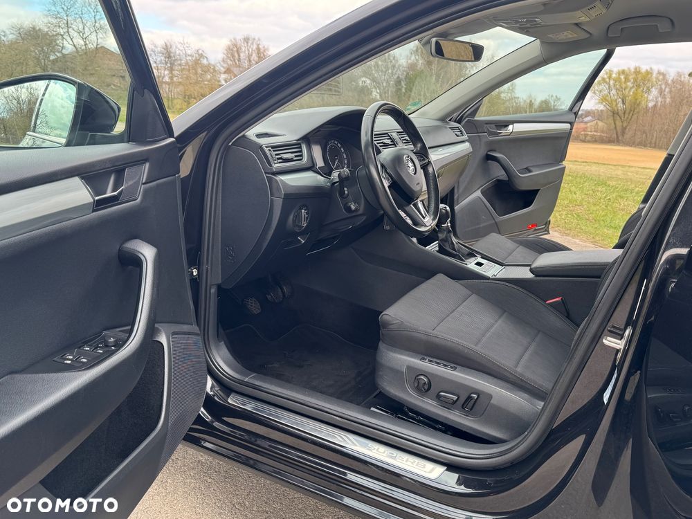 Skoda Superb 2.0 TDI Ambition - 25