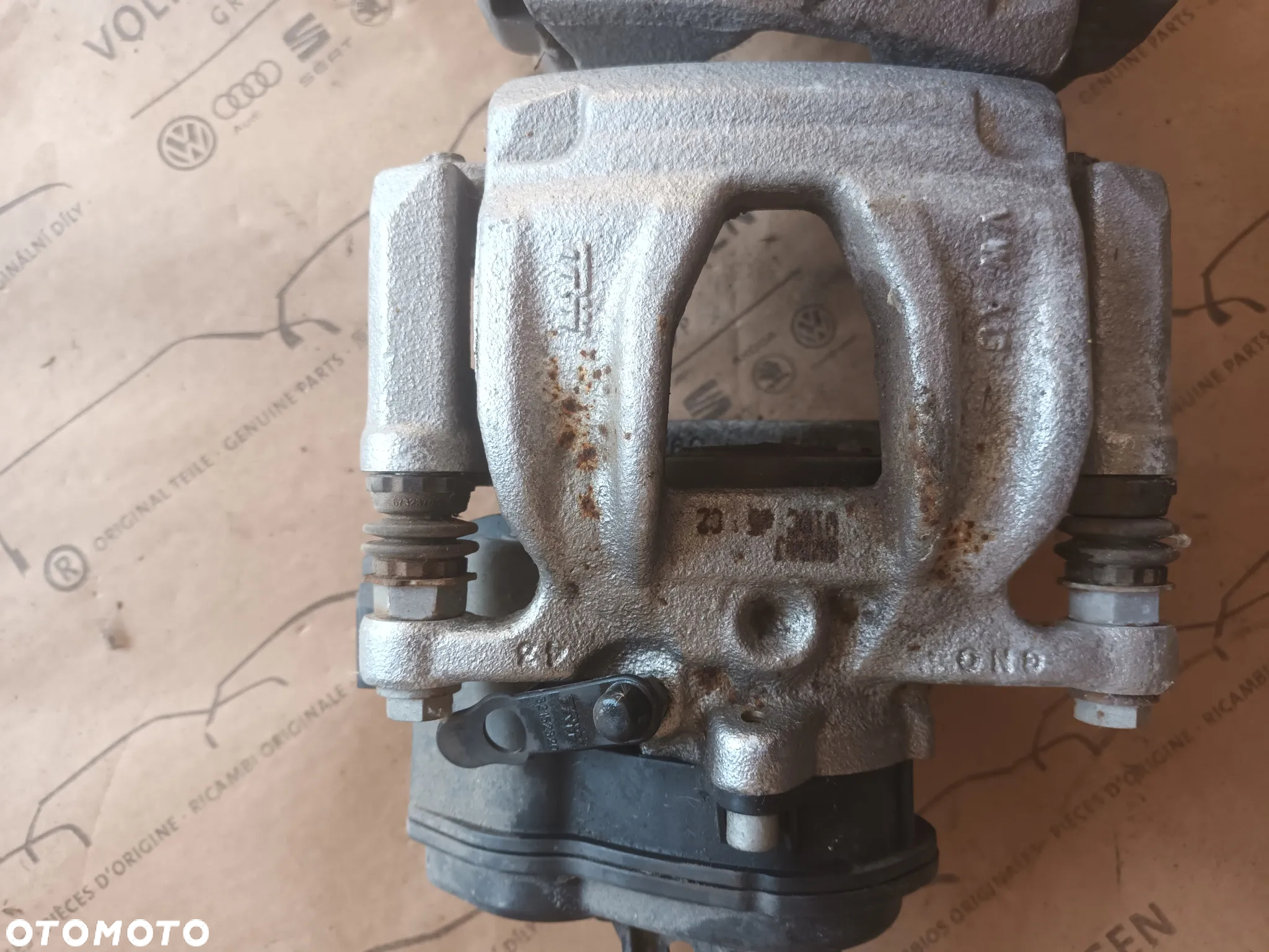 Zacisk hamulcowy tył elektryczny Audi A4 B9 8W 8W0615405AJ 8W0615406AJ 72km - 9