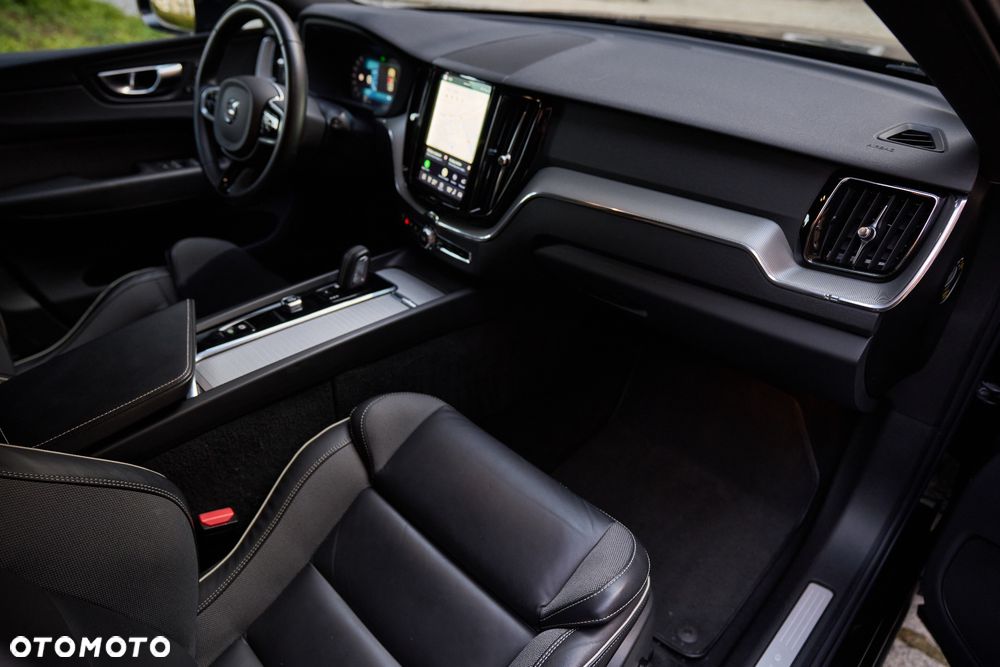 Volvo XC 60 B4 D R-Design - 30