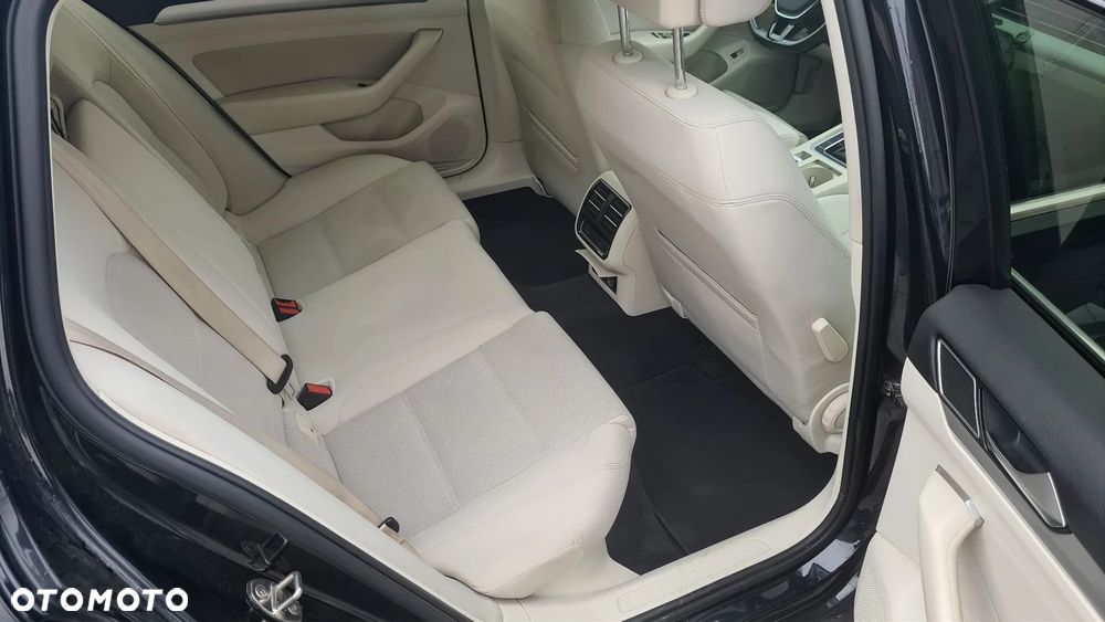 Volkswagen Passat 1.6 TDI (BlueMotion Technology) DSG Comfortline - 32