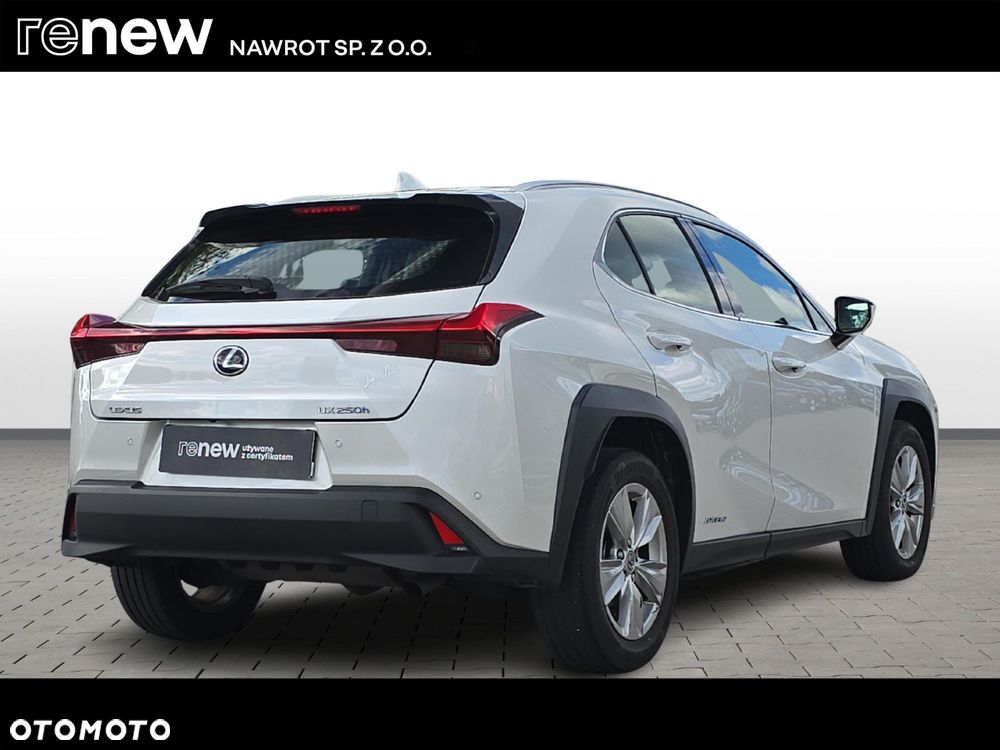Lexus UX - 5
