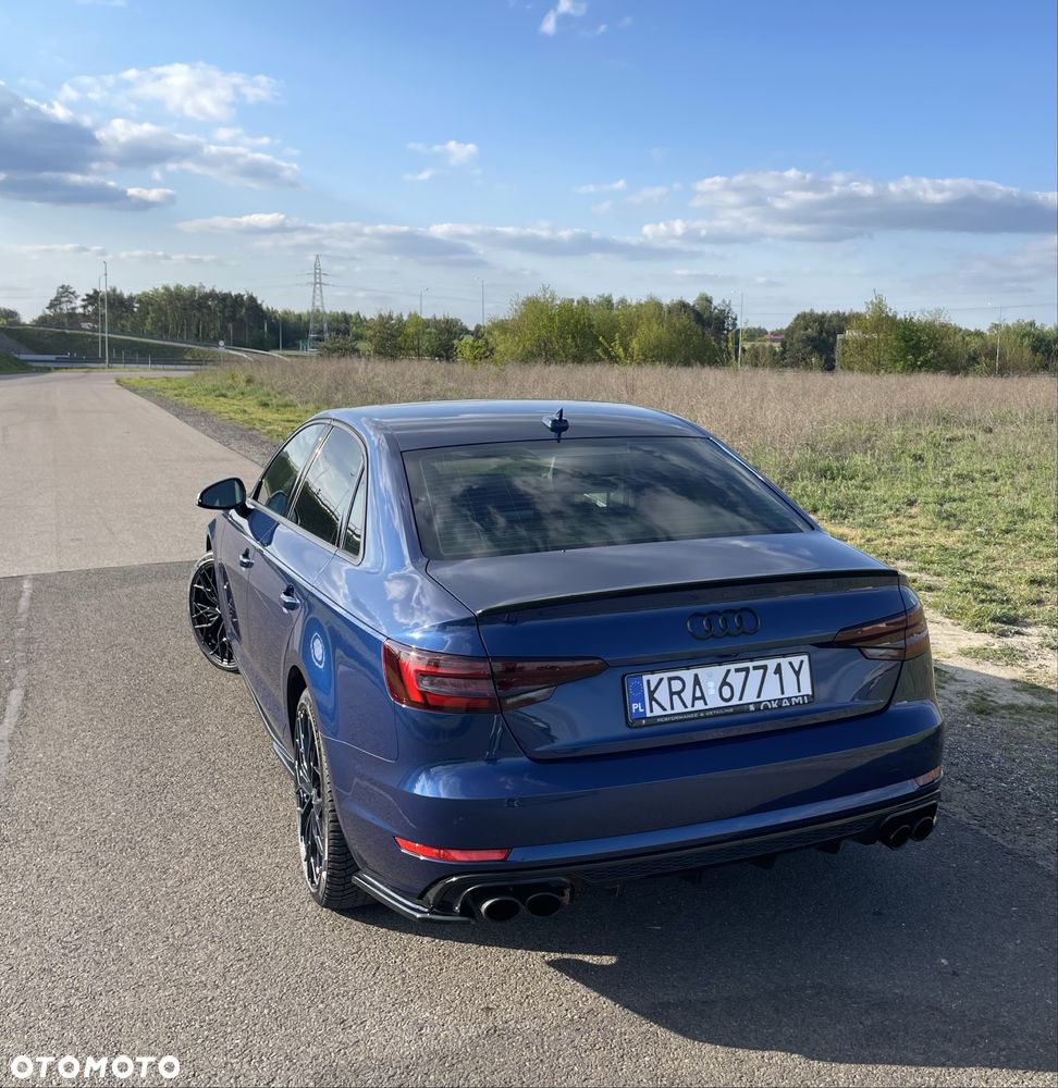 Audi A4 Limousine - 5