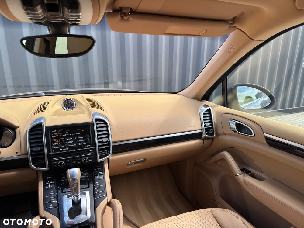Porsche Cayenne - 27