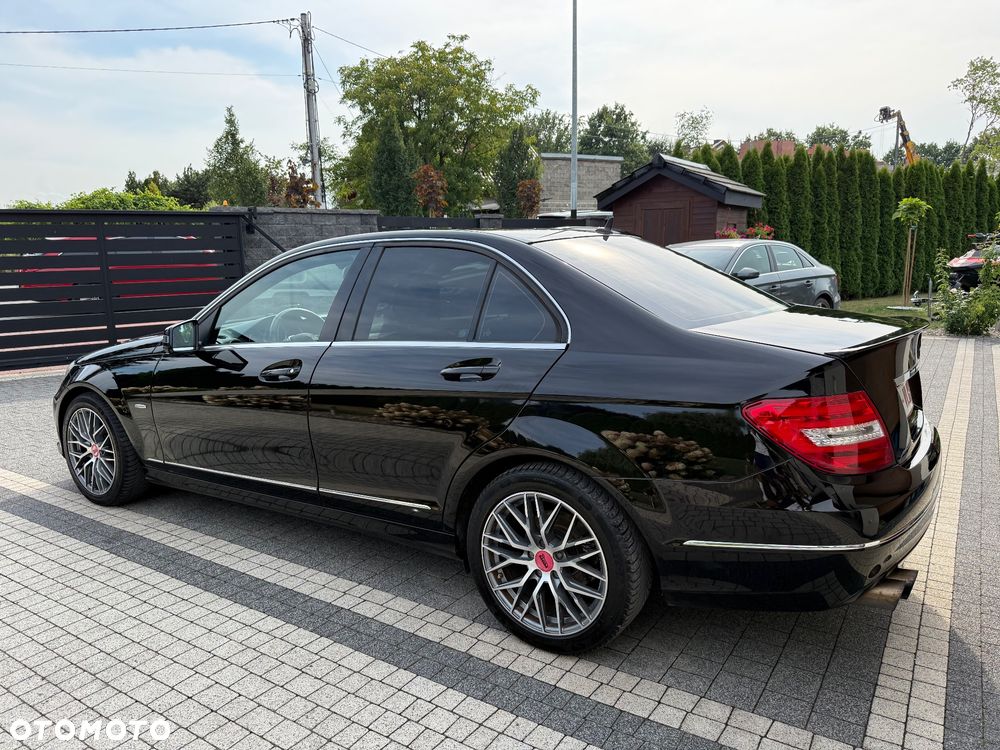Mercedes-Benz Klasa C 180 CGI BlueEFFICIENCY Avantgarde - 17