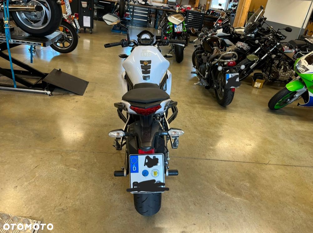 Kawasaki ER - 4