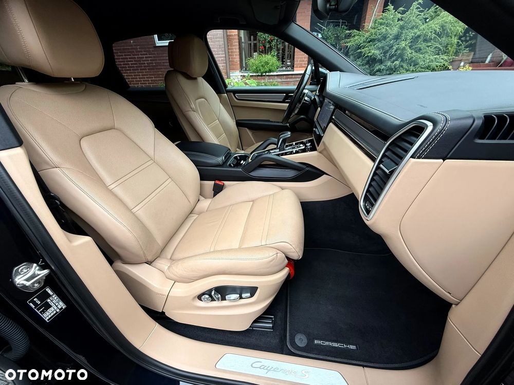 Porsche Cayenne S - 24