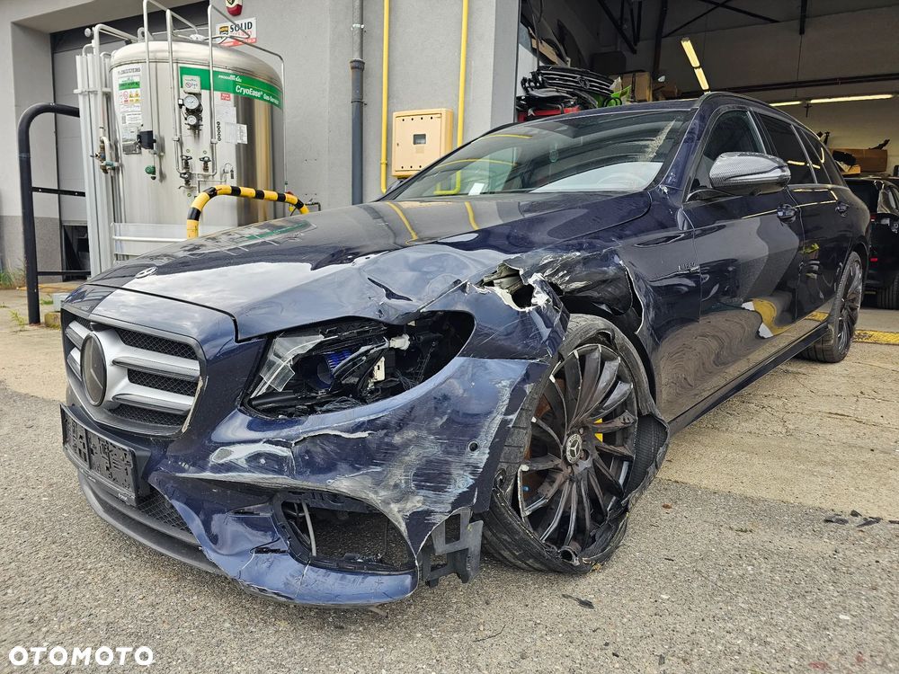 Mercedes-Benz Klasa E 220 d 4Matic 9G-TRONIC AMG Line - 9