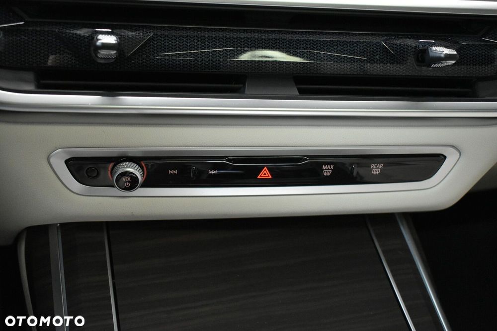 BMW X7 - 24