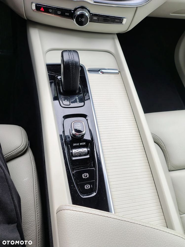 Volvo XC 60 B4 D AWD Ultimate Bright - 22