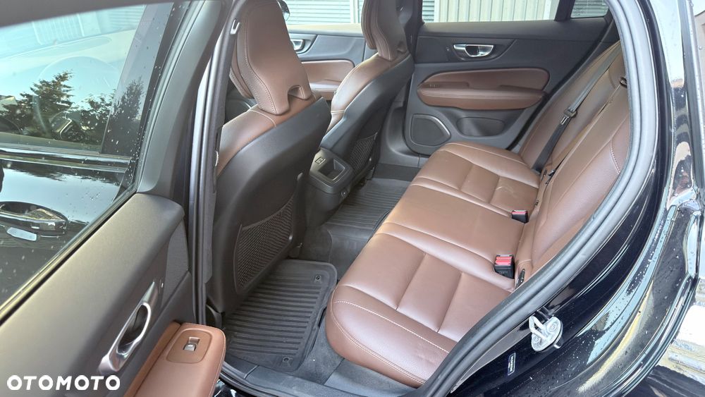 Volvo V60 B5 B AWD Plus Bright - 11