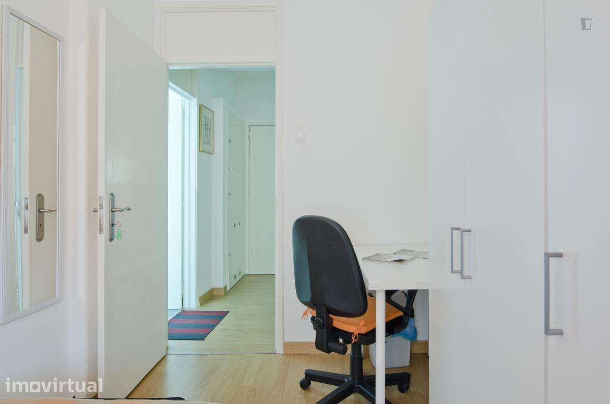 Quarto - localizado em Sete Rios Lisbon - Grande imagem: 2/23