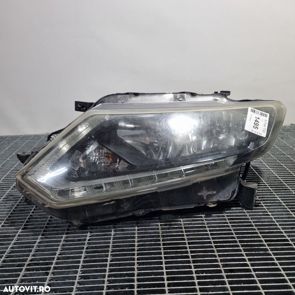 Far Stanga Nissan X - Trail T32 2014 - 2017 SUV 4 Usi (1495) Fara xenon - 1