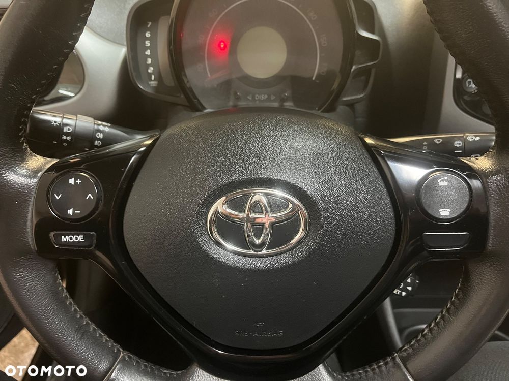 Toyota Aygo x-clusiv - 16