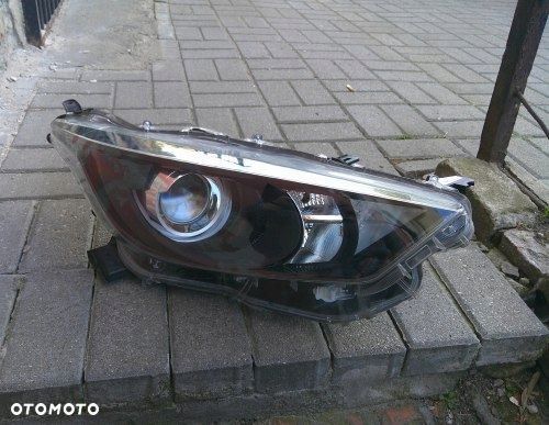 TOYOTA YARIS IV 4 SOCZEWKA PRAWA PRZEDNIA LAMPA ORYGINAŁ - 1