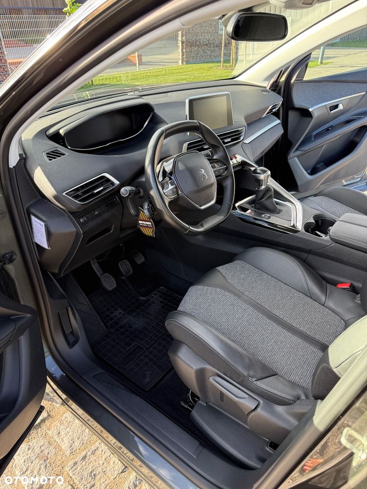 Peugeot 3008 1.5 BlueHDi Allure S&S - 24
