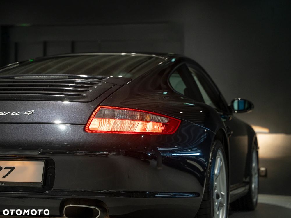 Porsche 911 Carrera 4 Tiptronic S - 19