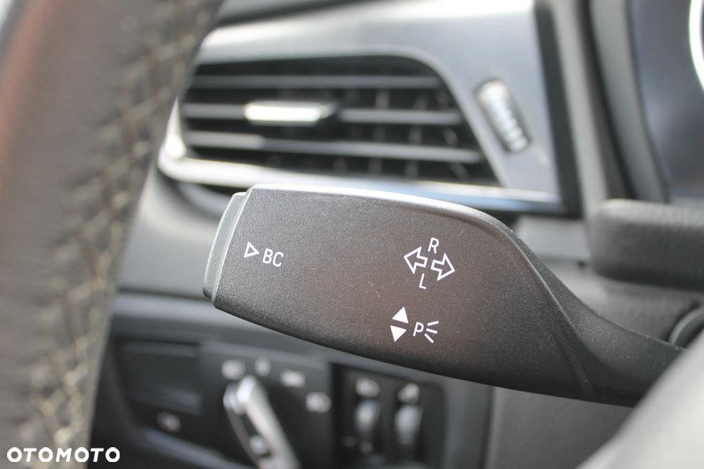 BMW Seria 2 216d - 38