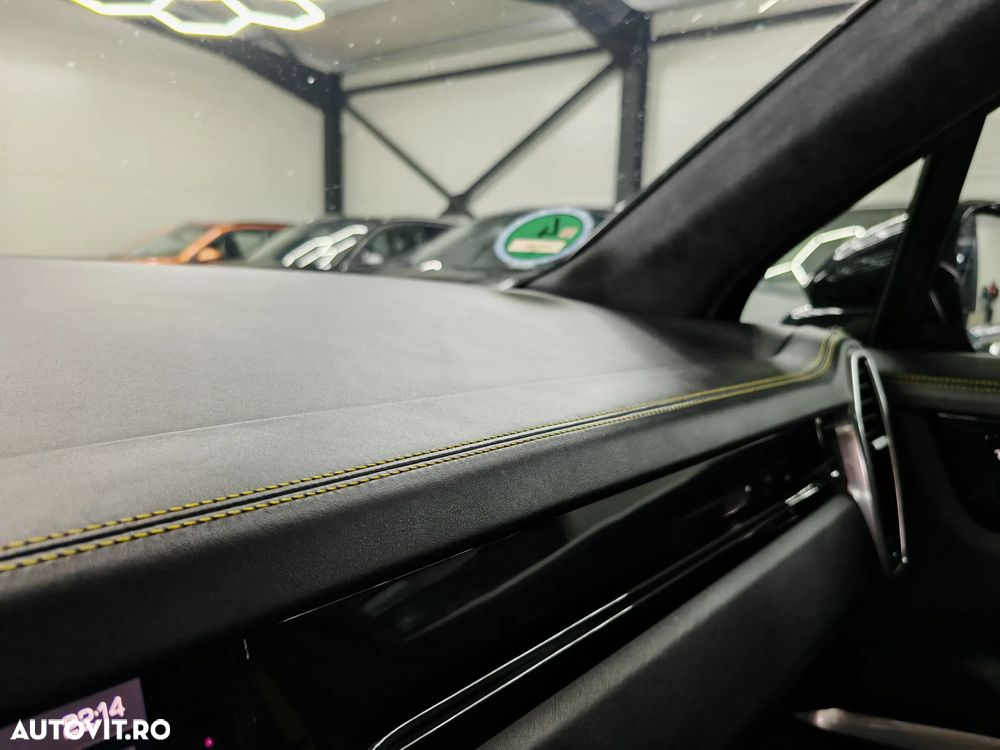 Porsche Cayenne Turbo - 30