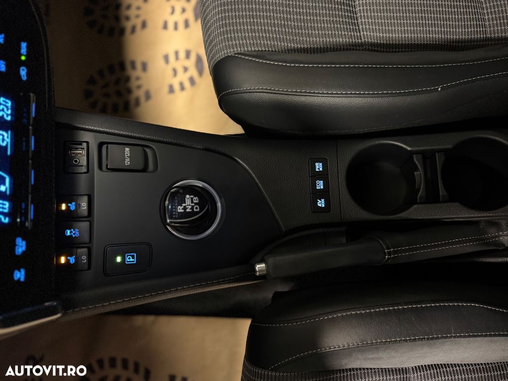 Toyota Auris 1.8 L VVT-i Sol + - 14